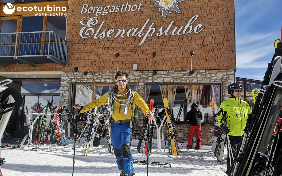 Elsenalpstube Damüls | ecoturbino Lieferung mit Tourenski